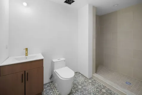 3936 North Claremont Avenue Chicago IL 60618