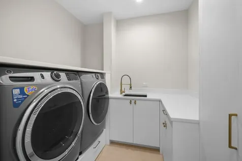 3936 North Claremont Avenue Chicago IL 60618
