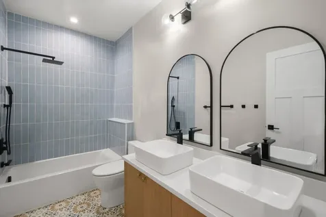 3936 North Claremont Avenue Chicago IL 60618