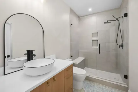 3936 North Claremont Avenue Chicago IL 60618
