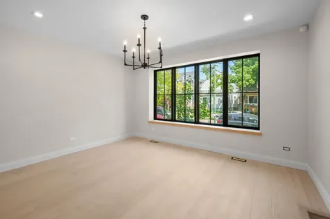 3936 North Claremont Avenue Chicago IL 60618