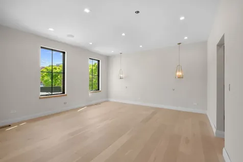 3936 North Claremont Avenue Chicago IL 60618