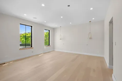 3936 North Claremont Avenue Chicago IL 60618