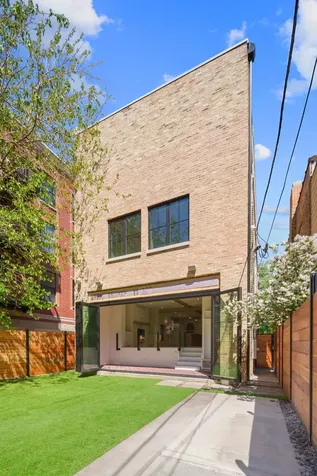 3936 North Claremont Avenue Chicago IL 60618