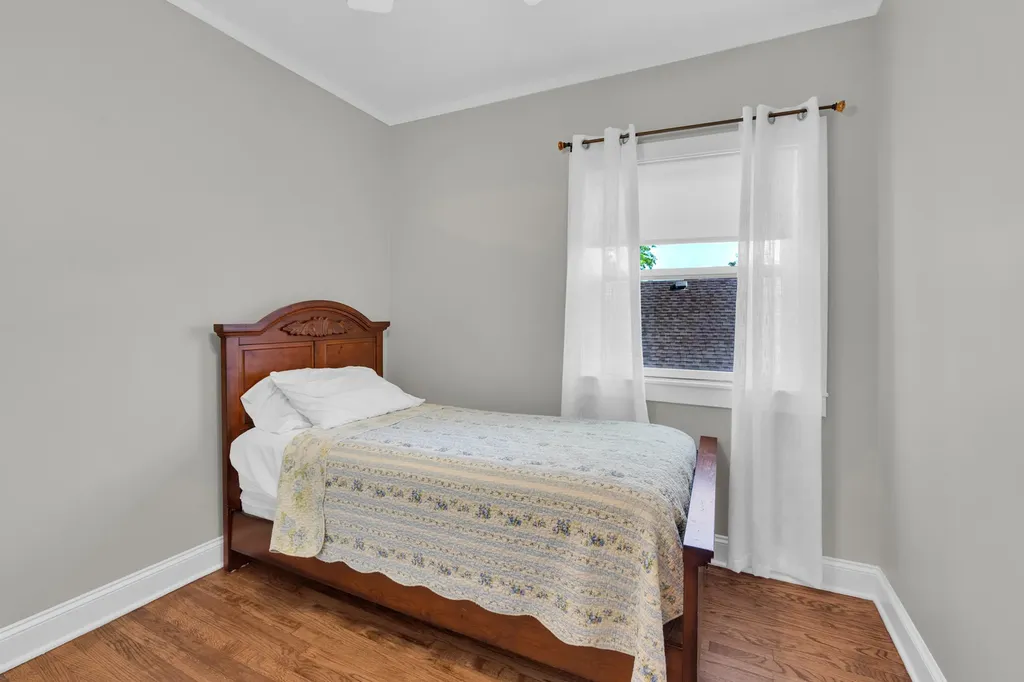 10520 South Hamilton Avenue Chicago IL 60643