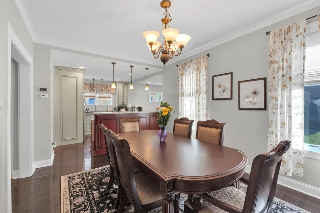 10520 South Hamilton Avenue Chicago IL 60643