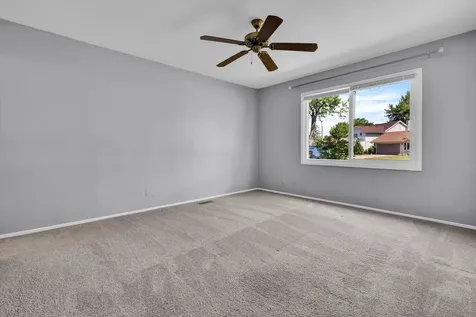 1272 Arlington Drive W Hanover Park IL 60133