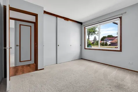 1272 Arlington Drive W Hanover Park IL 60133