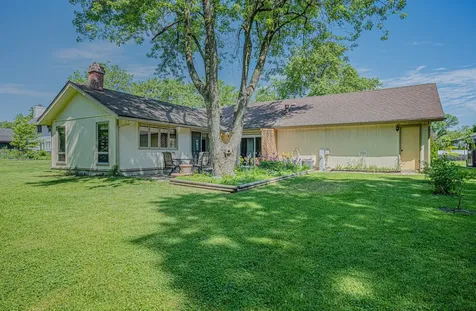 1272 Arlington Drive W Hanover Park IL 60133
