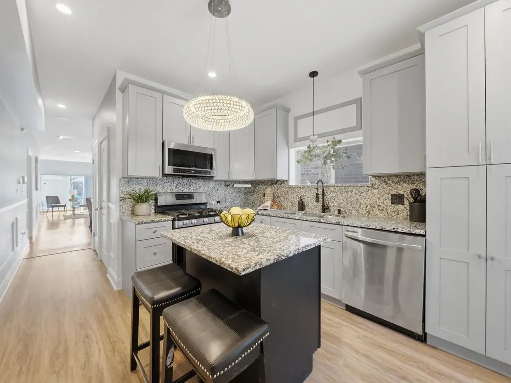 10203 South Sangamon Street Chicago IL 60643