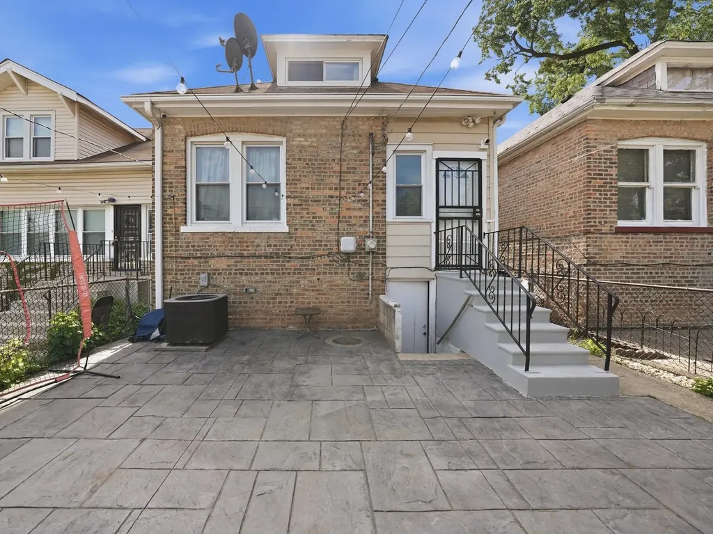 10203 South Sangamon Street Chicago IL 60643