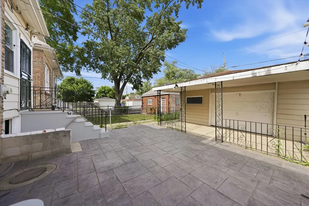 10203 South Sangamon Street Chicago IL 60643