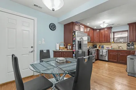 857 West Ainslie Street Chicago IL 60640