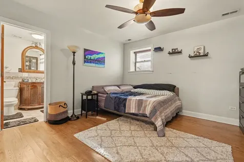 857 West Ainslie Street Chicago IL 60640