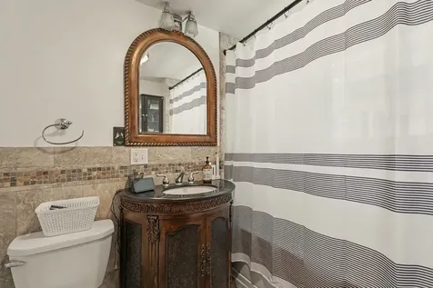857 West Ainslie Street Chicago IL 60640
