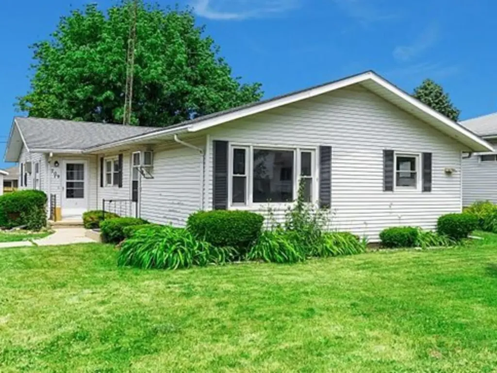 709 West Mckinley Street Harvard IL 60033