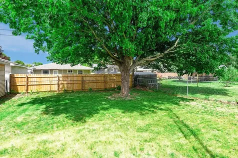 709 West Mckinley Street Harvard IL 60033