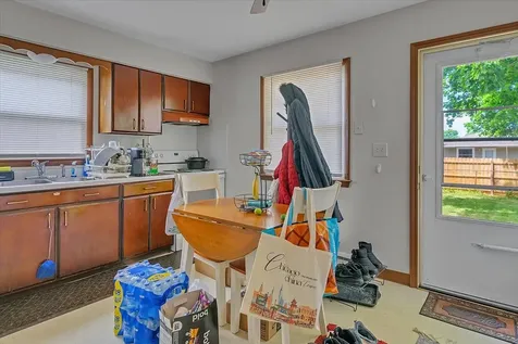 709 West Mckinley Street Harvard IL 60033
