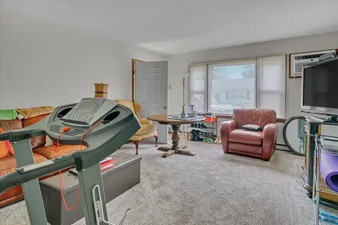 709 West Mckinley Street Harvard IL 60033