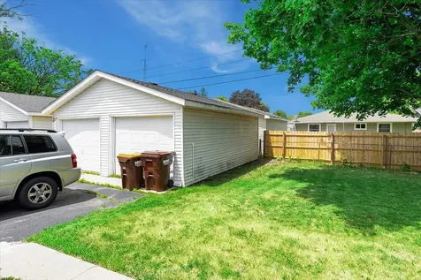 709 West Mckinley Street Harvard IL 60033