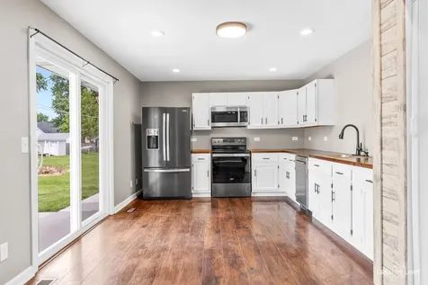 144 East Grant Street Leland IL 60531