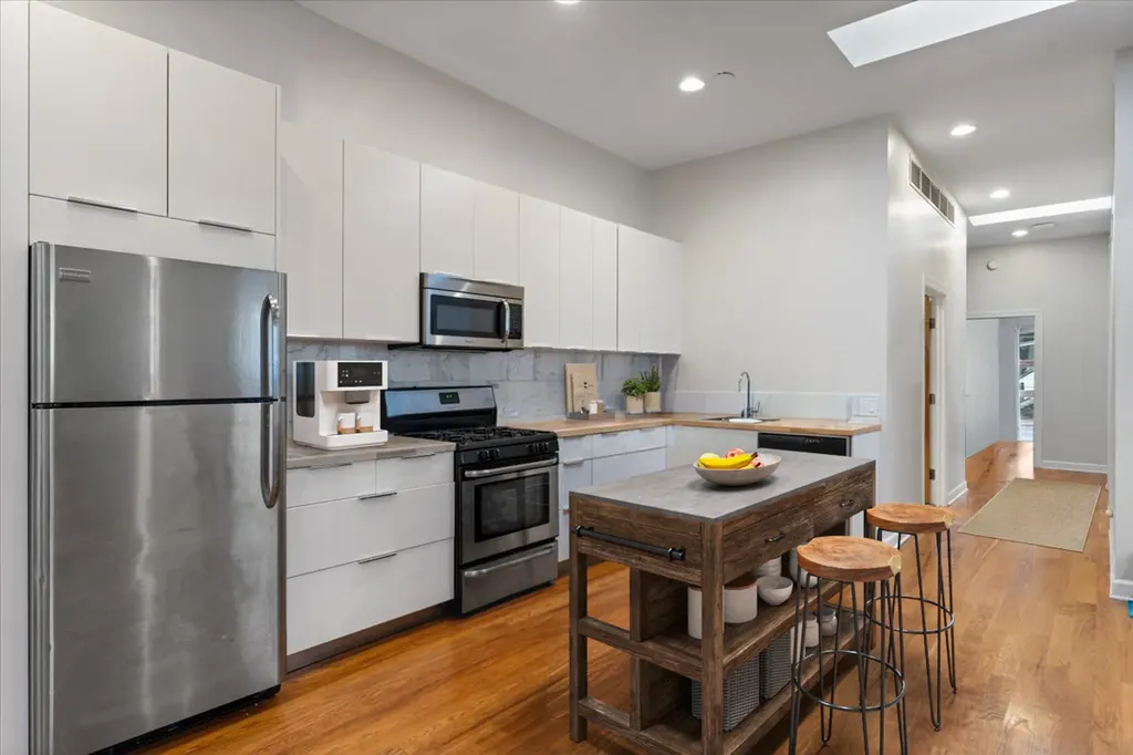 2016 West Concord Place Chicago IL 60647