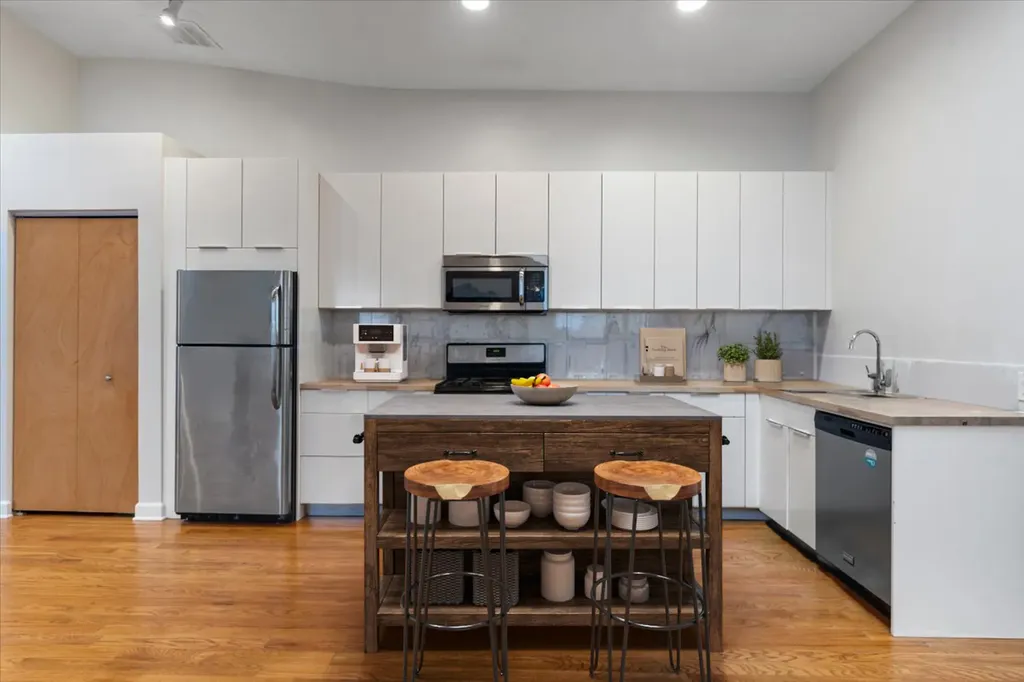 2016 West Concord Place Chicago IL 60647