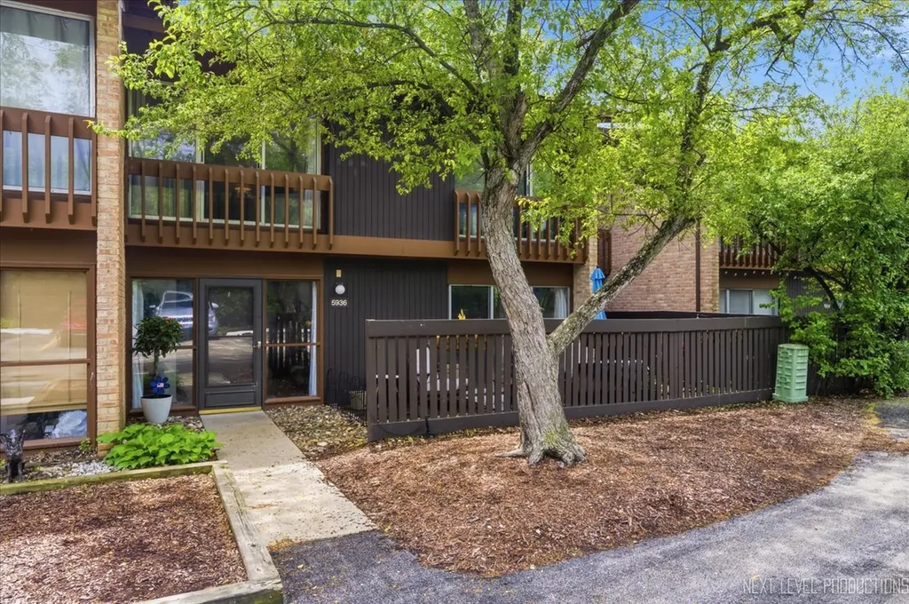 5936 Greenview Road Lisle IL 60532