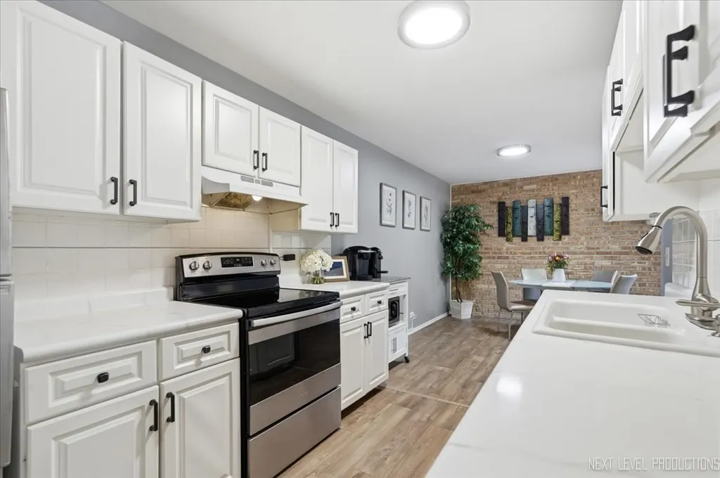 5936 Greenview Road Lisle IL 60532