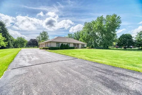 24031 South Schoolhouse Road Manhattan IL 60442