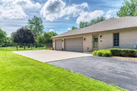 24031 South Schoolhouse Road Manhattan IL 60442