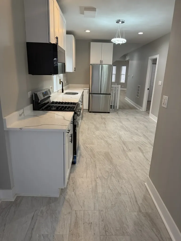 8219 South Honore Street Chicago IL 60620