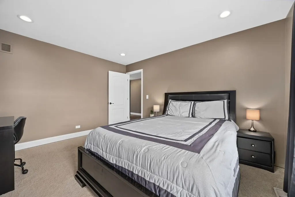 1680 Logan Street Roselle IL 60172