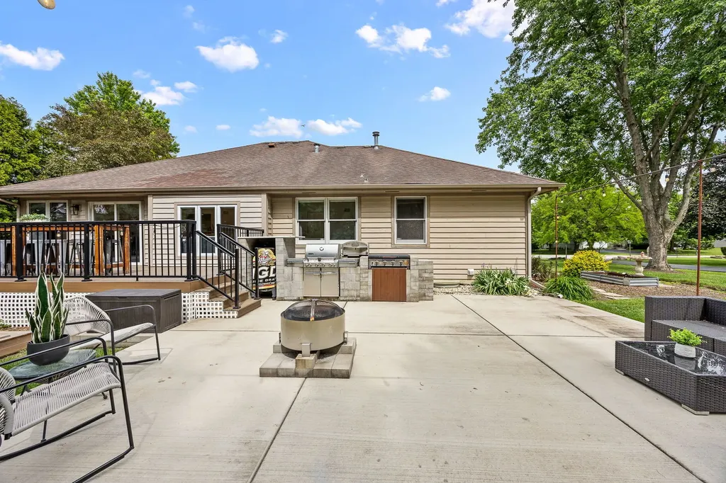 1680 Logan Street Roselle IL 60172