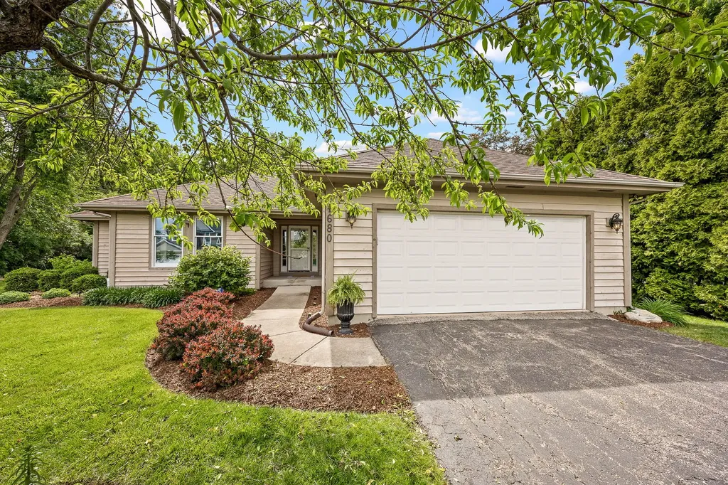 1680 Logan Street Roselle IL 60172