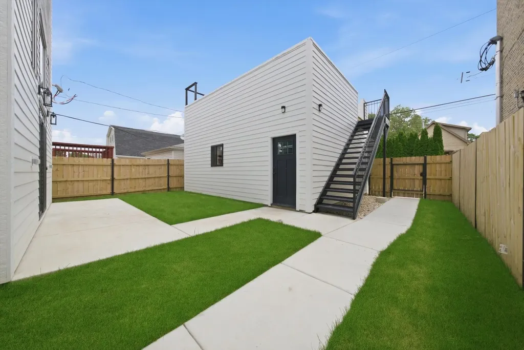 4109 North Lawndale Avenue Chicago IL 60618