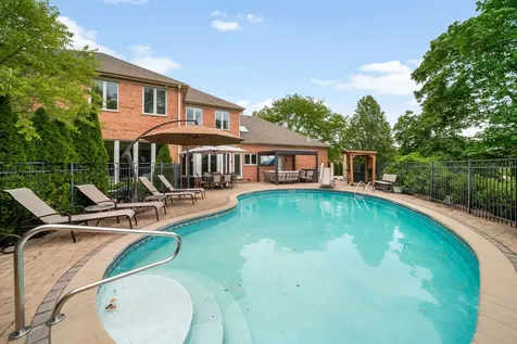 1710 Galloway Circle Inverness IL 60010