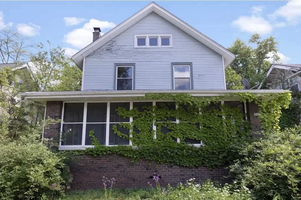 1239 Garrison Avenue Rockford IL 61103