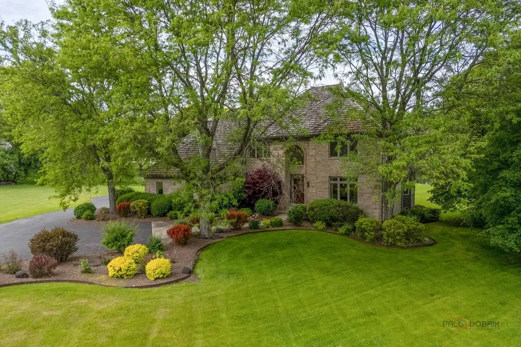 5420 Belmont Court Libertyville IL 60048
