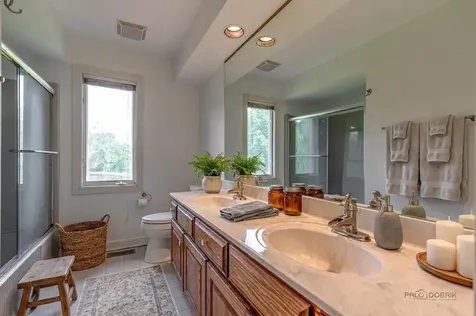 5420 Belmont Court Libertyville IL 60048