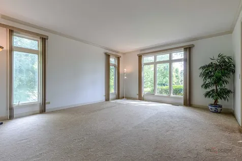 5420 Belmont Court Libertyville IL 60048