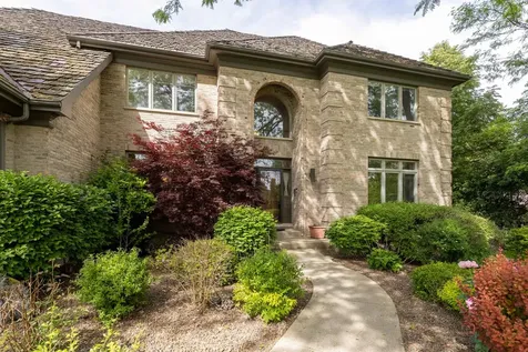 5420 Belmont Court Libertyville IL 60048