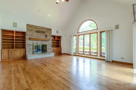 5420 Belmont Court Libertyville IL 60048