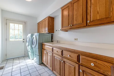 5420 Belmont Court Libertyville IL 60048
