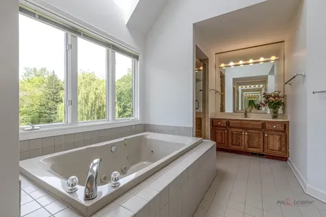 5420 Belmont Court Libertyville IL 60048