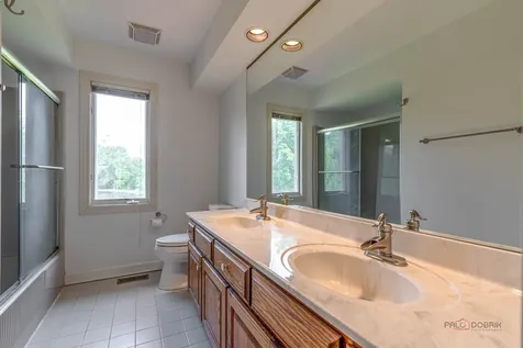 5420 Belmont Court Libertyville IL 60048