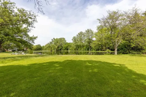 5420 Belmont Court Libertyville IL 60048