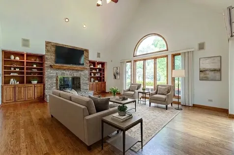 5420 Belmont Court Libertyville IL 60048