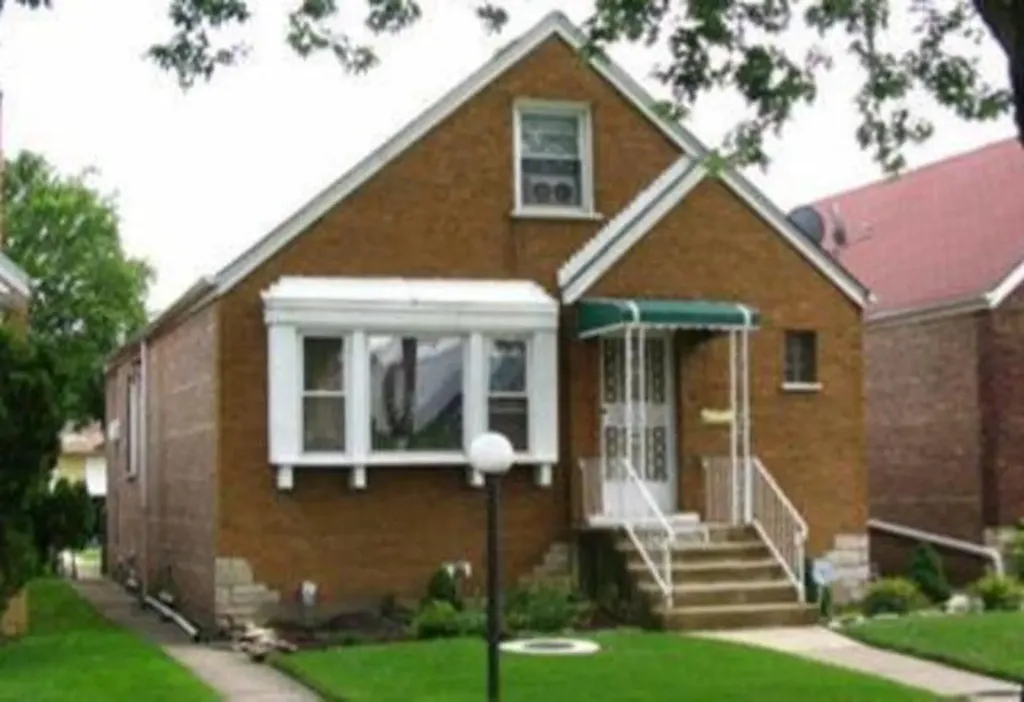 9023 South Cornell Avenue Chicago IL 60617