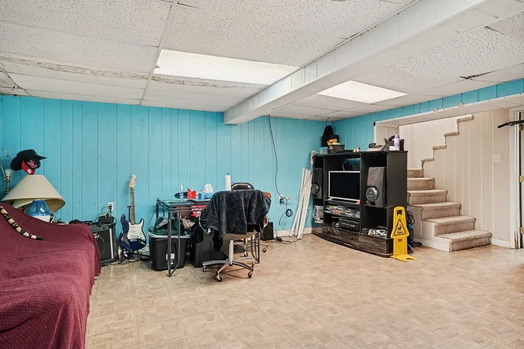 157 Thomas Road Bolingbrook IL 60440